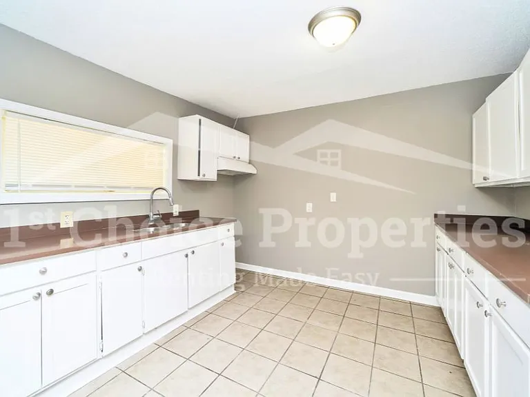 25 Kendall Ave — Photo 5