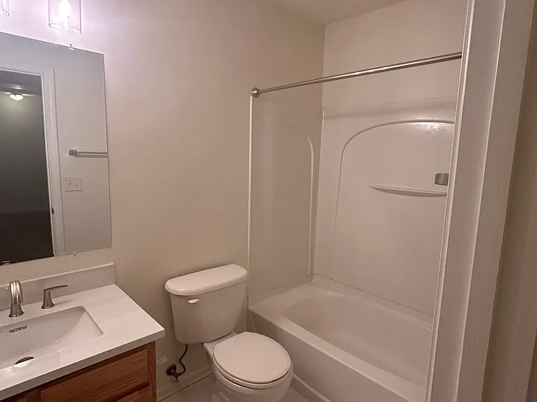 1501 Paramount Ln — Photo 6