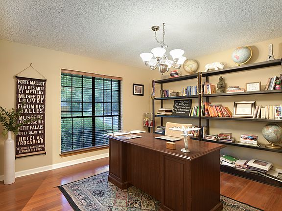 5th image of 19718 Encino Knoll St