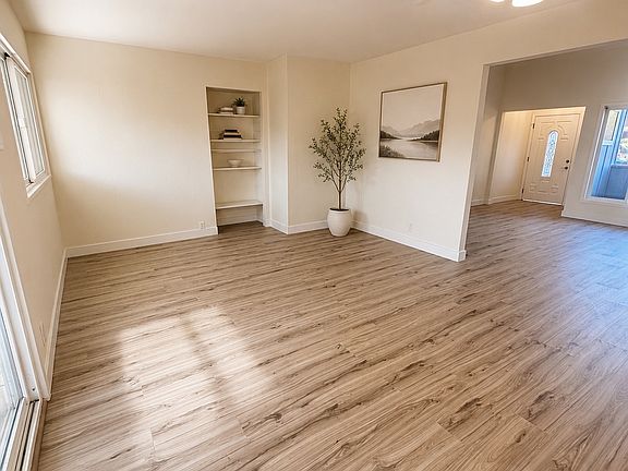 5th image of 708 Howe St
