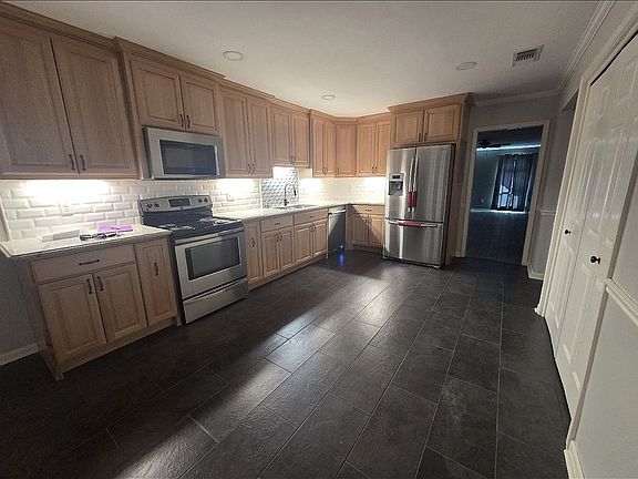 5th image of 1265 Dorchester Dr