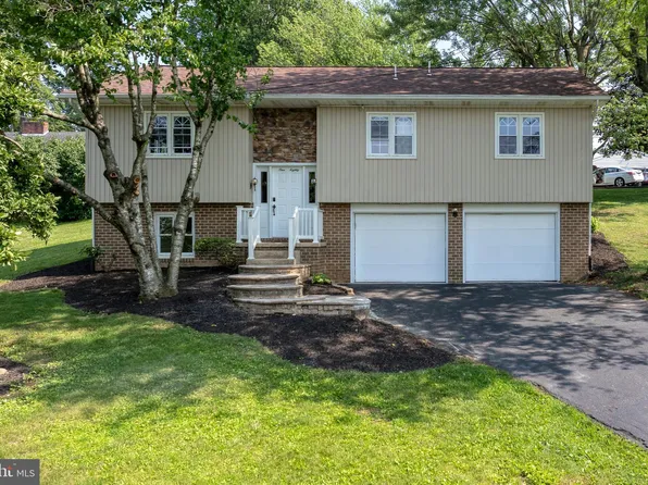 180 E Locust Ln, York, PA 17406