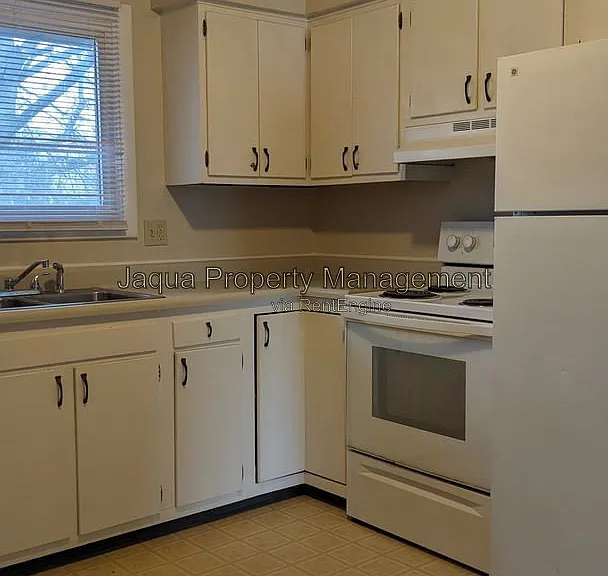 2135 Cambridge Dr #2-D — Photo 5