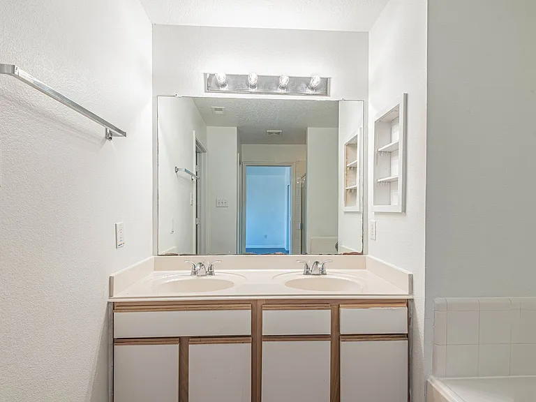19507 Narcissus Brook Ln — Photo 17