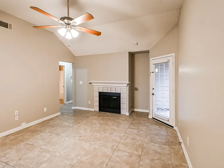 3542 E Regency Park Cir — Photo 3