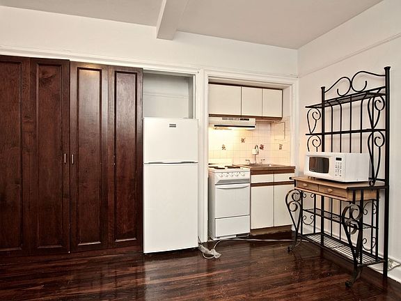 4th image of 5 Tudor City Pl APT 915
