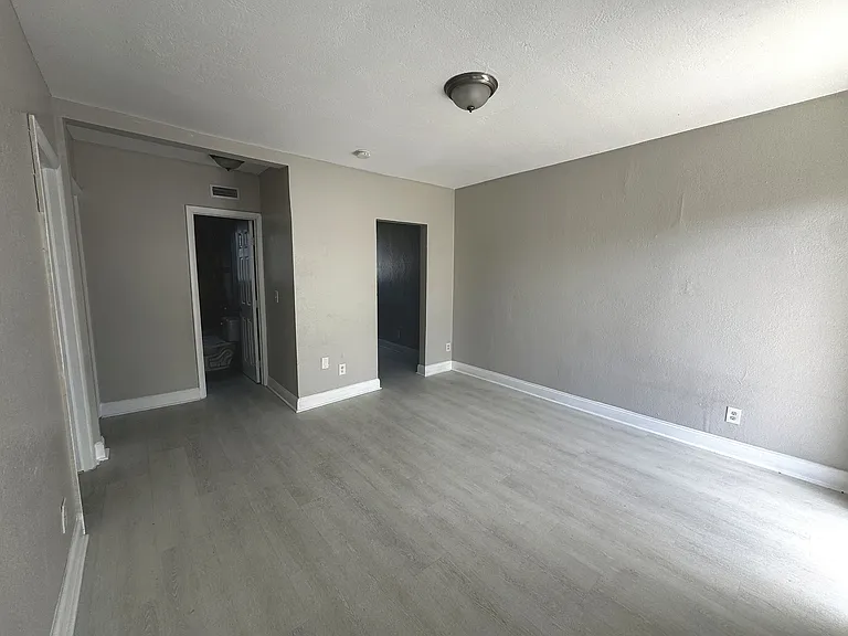 1940 Washington Ave — Photo 5