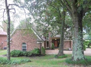 90 S Walnut Bend Rd, Cordova, TN 38018