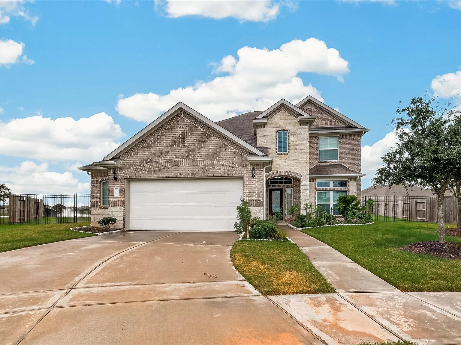 4 bed, 3.5 bath, 2562 sqft, $3,200 — Photo 3