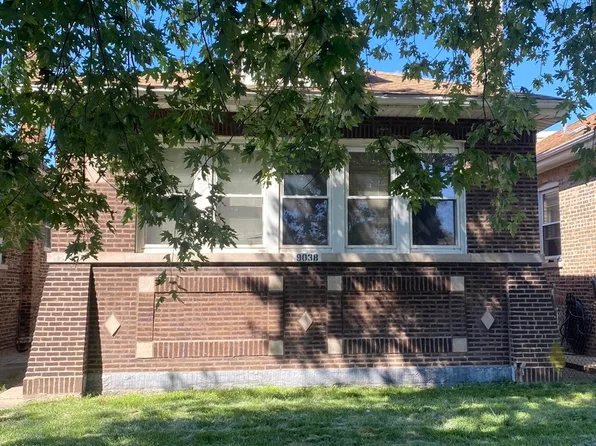 9038 S Essex Ave, Chicago, IL 60617