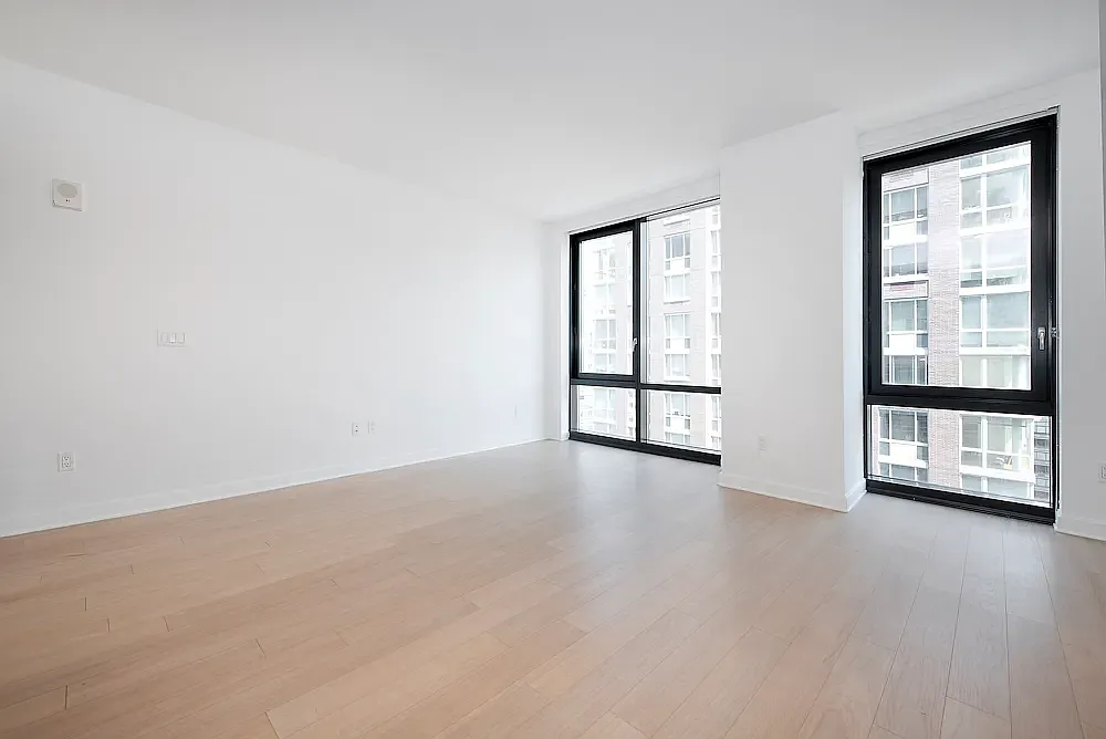 21 West End Avenue — Photo 1
