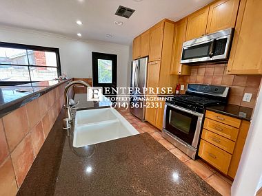 4th image of 2325 Grovemont St