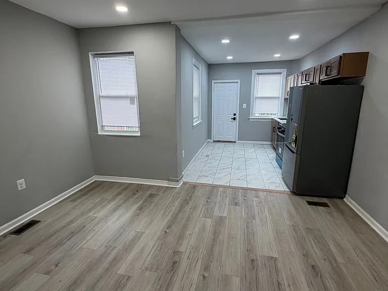 3306 W Franklin St #MAIN — Photo 4