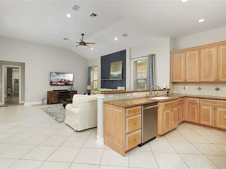 216 Eastpark Dr — Photo 12