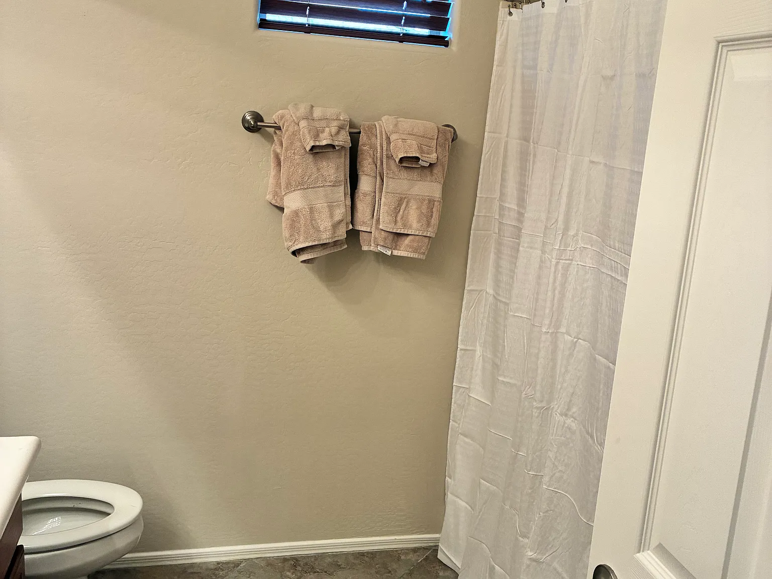 3 bed, 2.5 bath, 1558 sqft, $700 — Photo 3