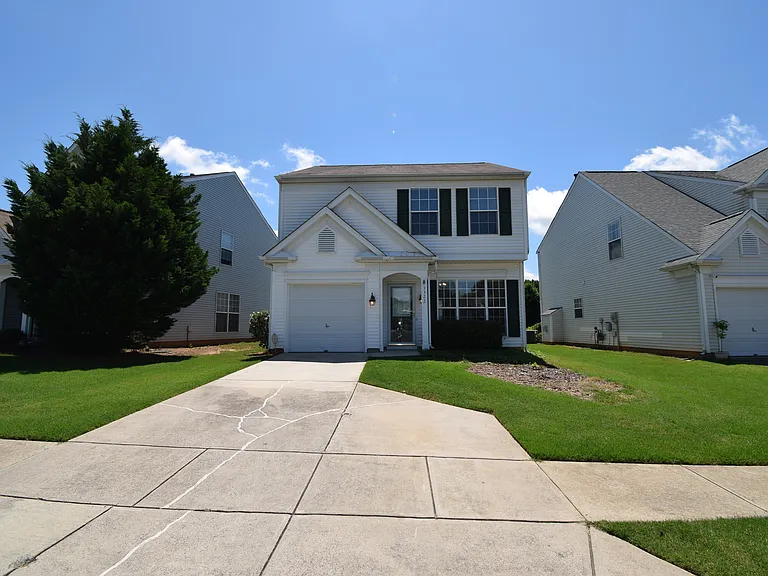 3322 Elizabeth Glen Dr — Photo 1