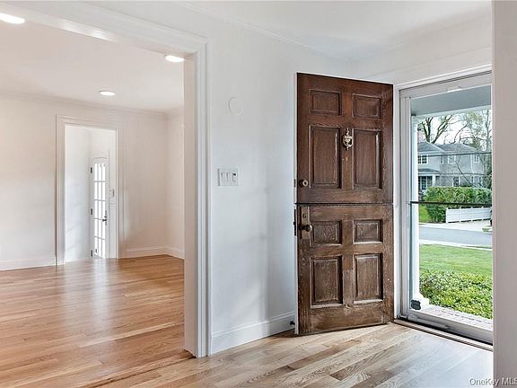 3rd image of 19 Oneida St