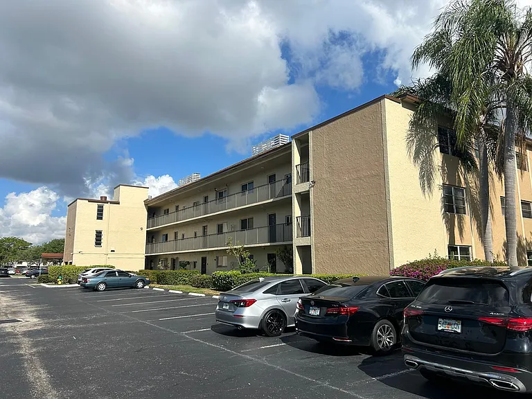 7860 NW 50th St #305 — Photo 19