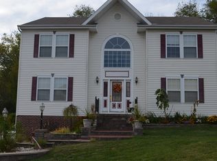 122 Stratford Ct, New Stanton, PA 15672