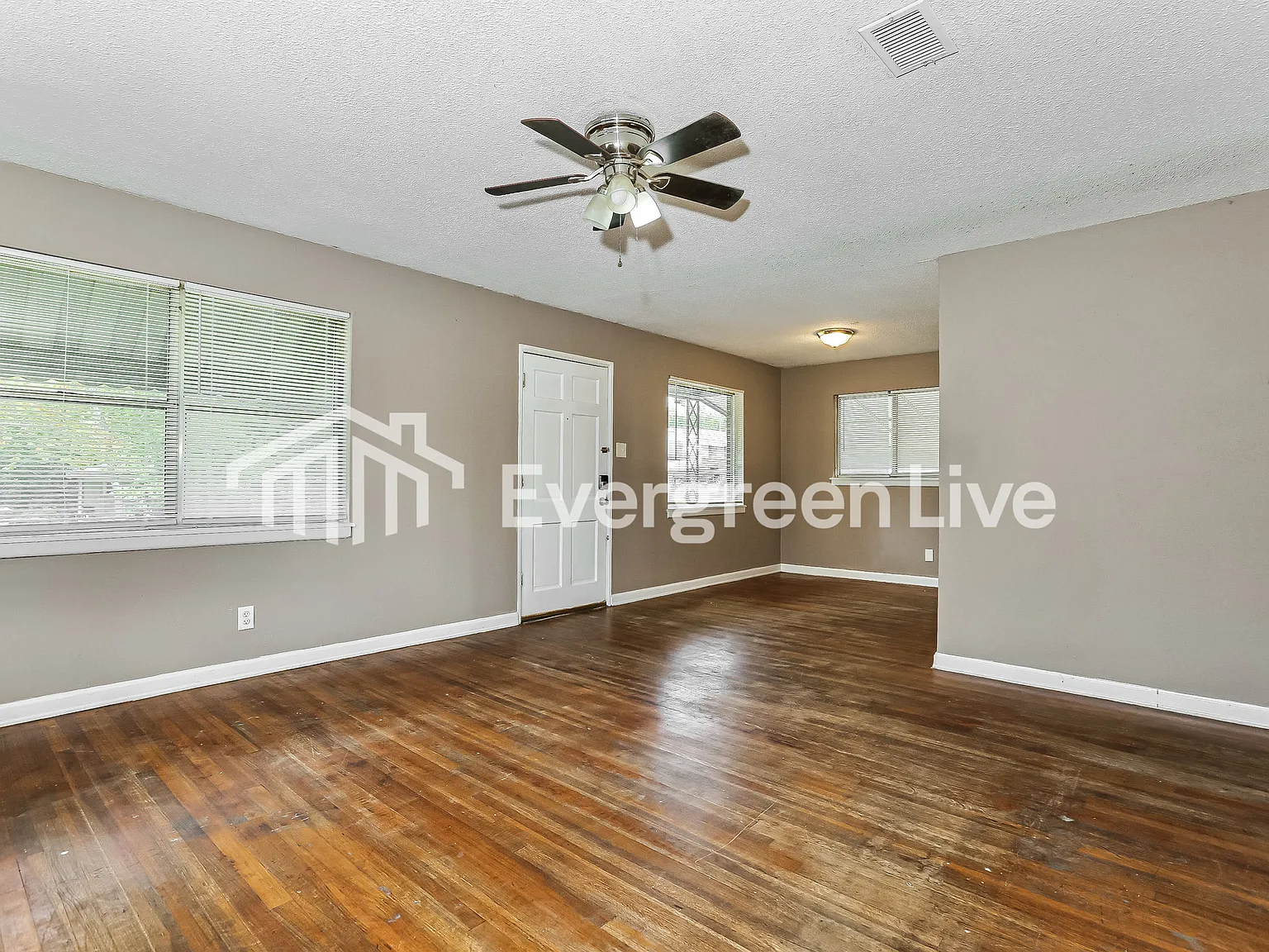 3 bed, 1.0 bath, 999 sqft, $945 — Photo 4