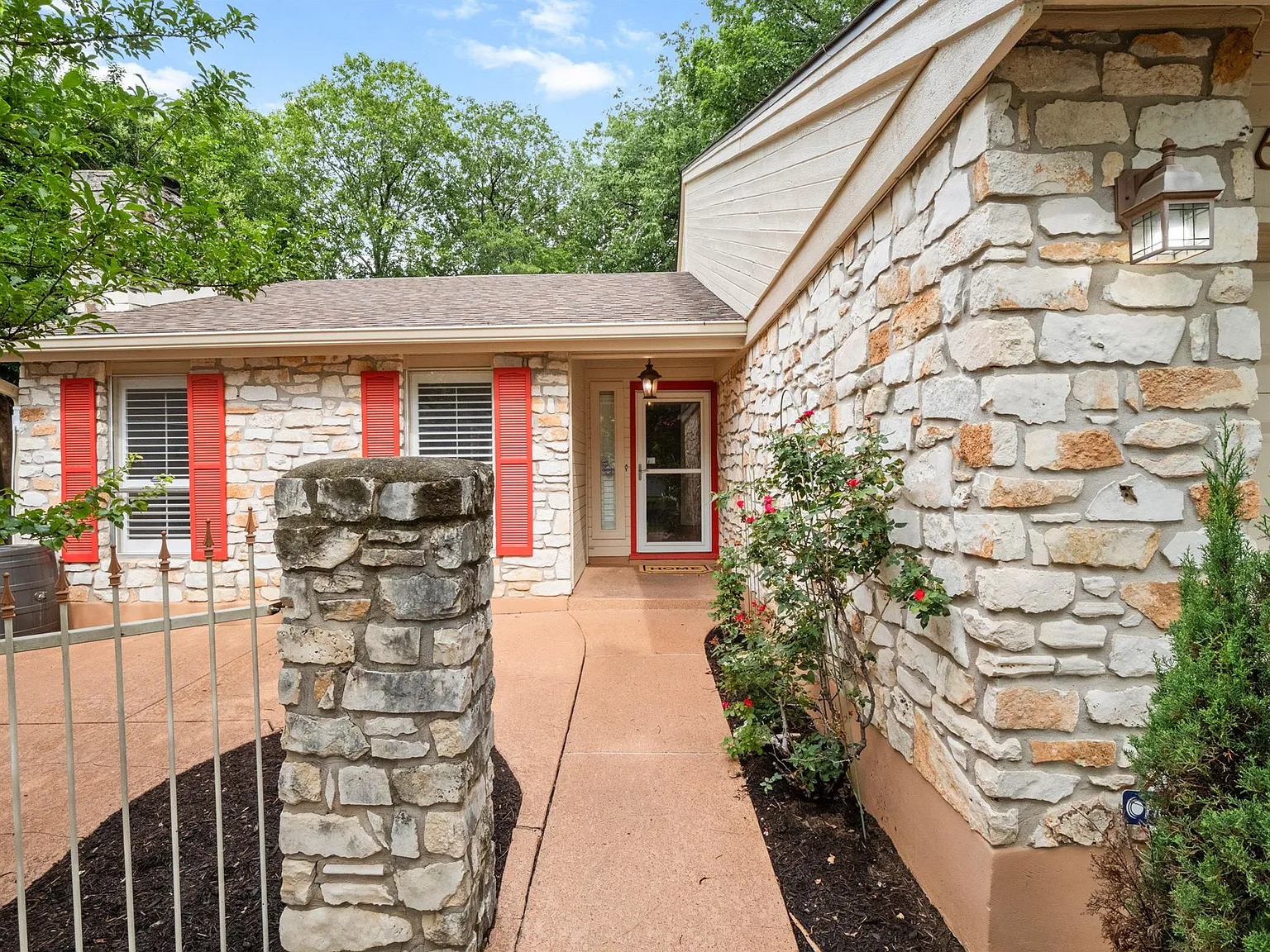 4 bed, 2.0 bath, 2083 sqft, $3,200 — Photo 2