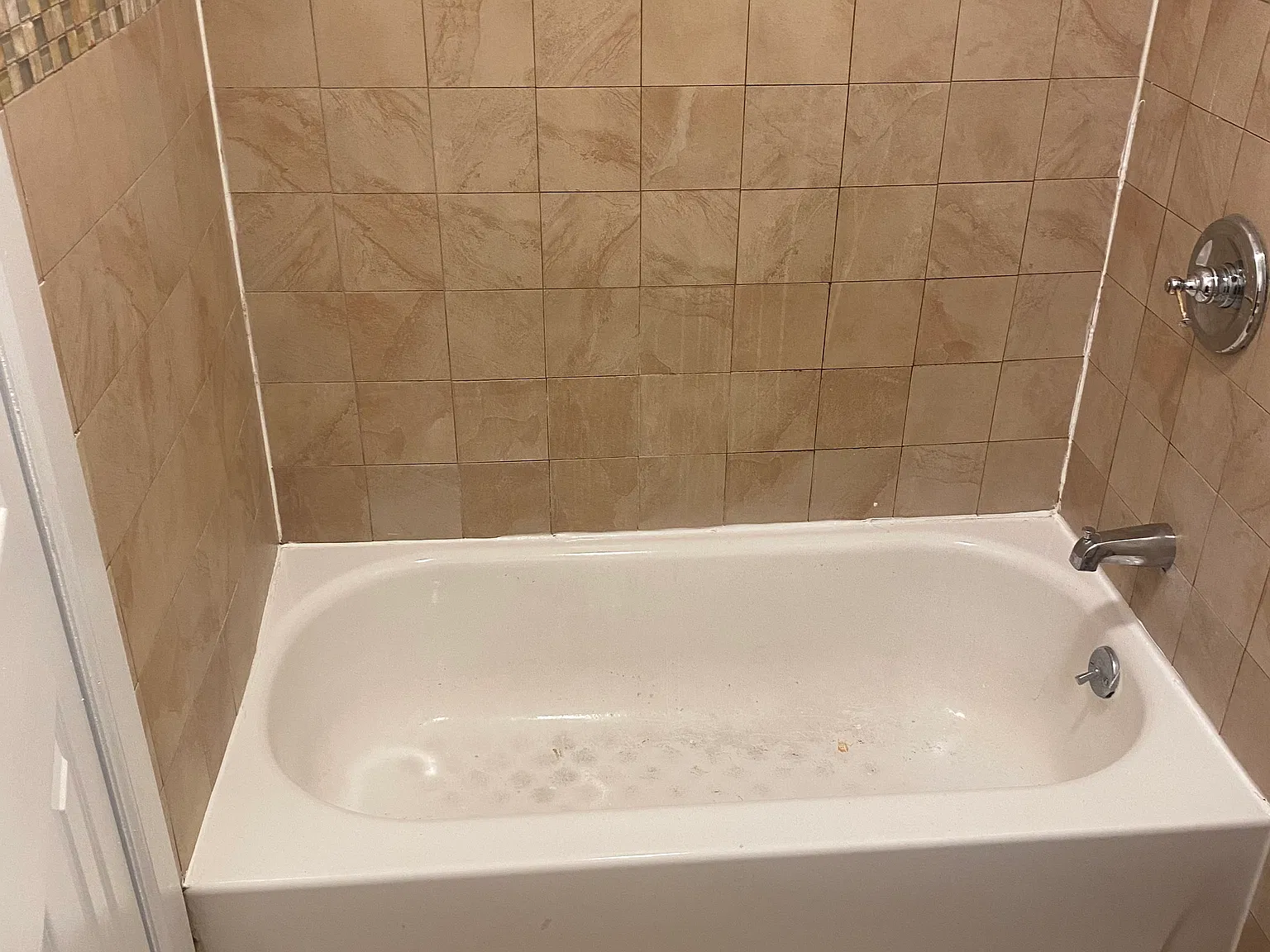 3 bed, 1000 sqft, $3,200 — Photo 4