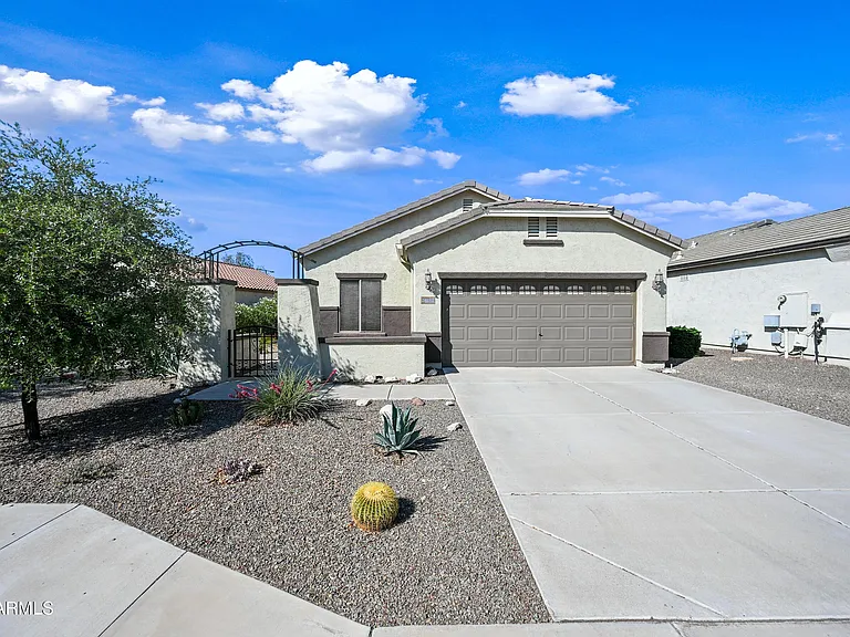 26182 W Tonto Ln — Photo 1