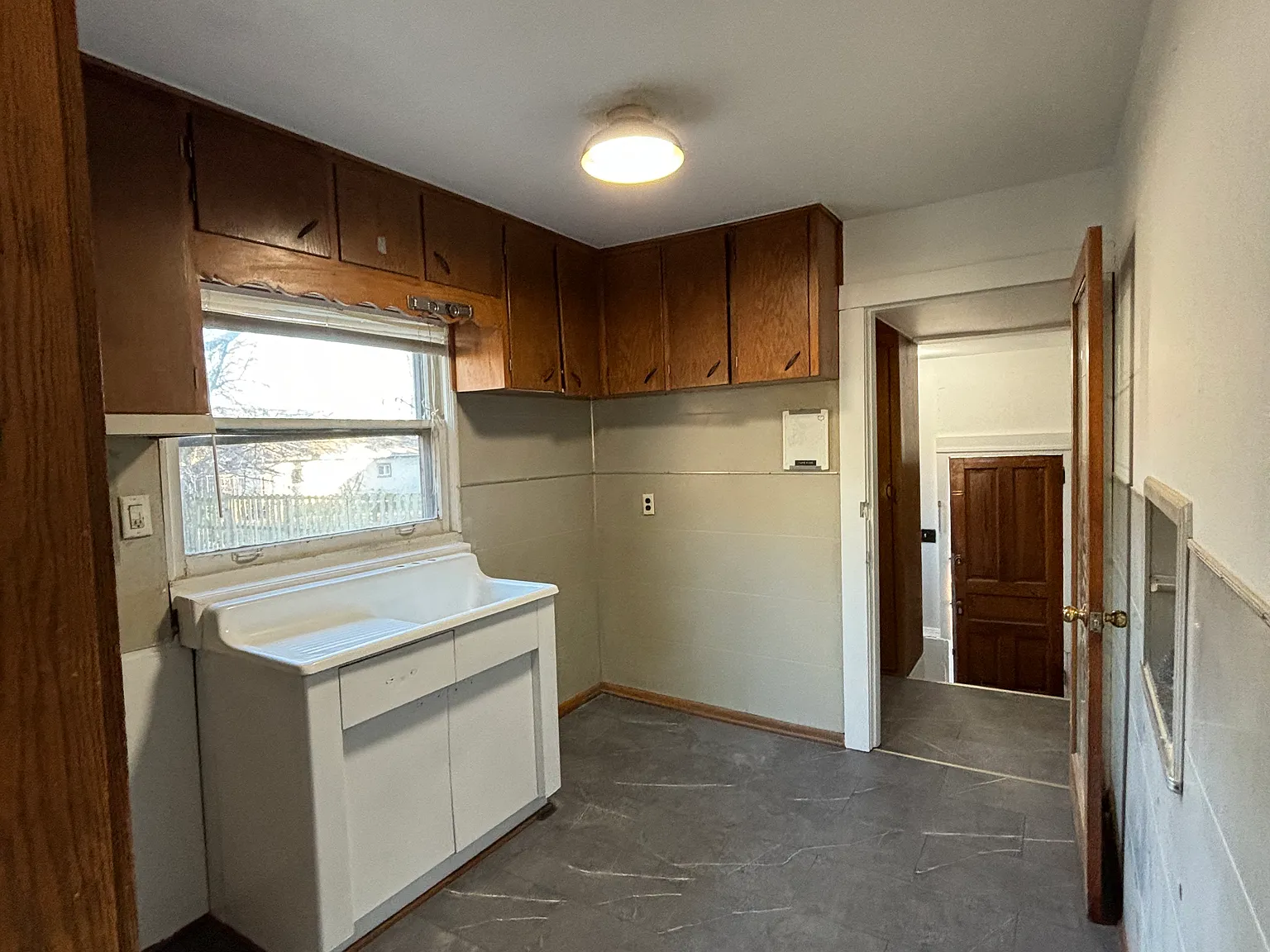 2 bed, 660 sqft, $1,600 — Photo 2