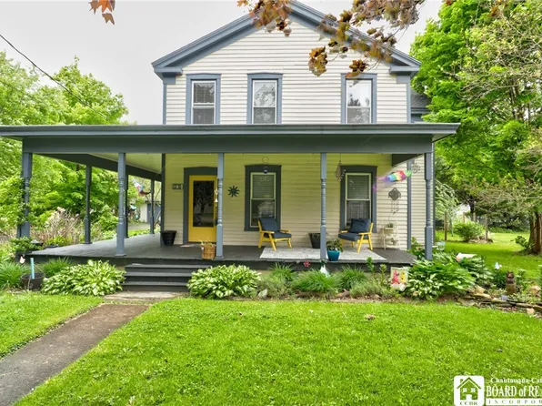 25 Academy St, Westfield, NY 14787