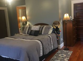 89 Garrison Rd, Williamsville, NY 14221