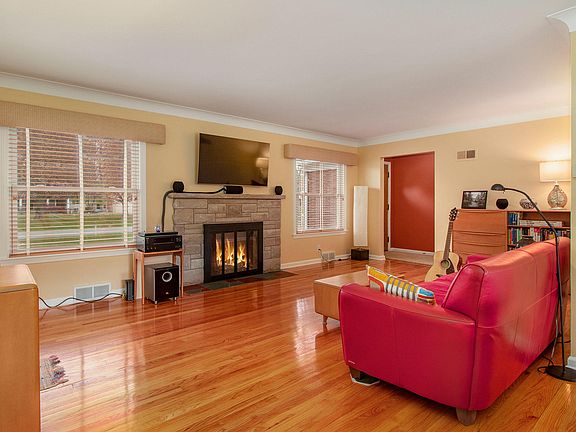 3rd image of 5126 Meadowlark Ln