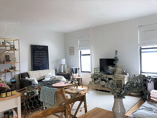 Rented by Dynamik Realty | media 34