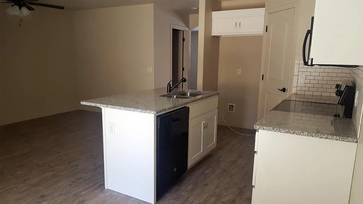 3419 S River Rd — Photo 4