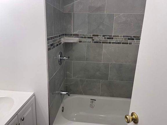 4th image of 4065 E University Dr #96