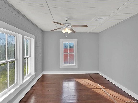 4th image of 201 Edgewood St