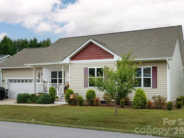 27 Day Lilly Ct, Hendersonville, NC 28739