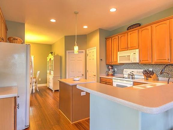 3rd image of 16138 Bridgedale Dr