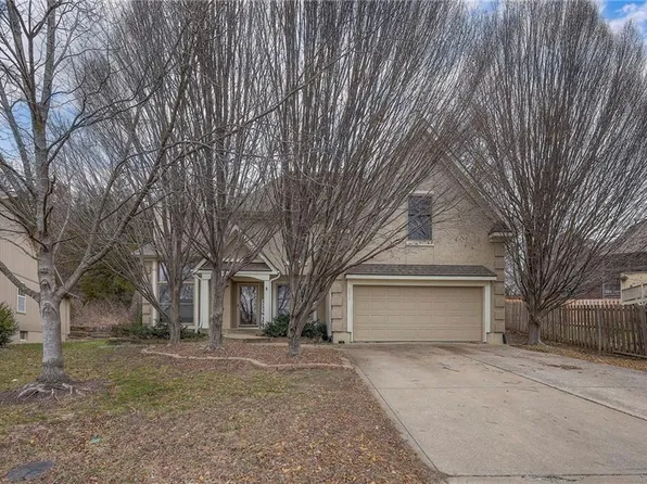6379 Walker St, Shawnee, KS 66218
