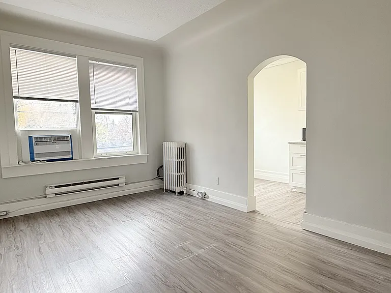 1495 Gladstone Ave #303 — Photo 4