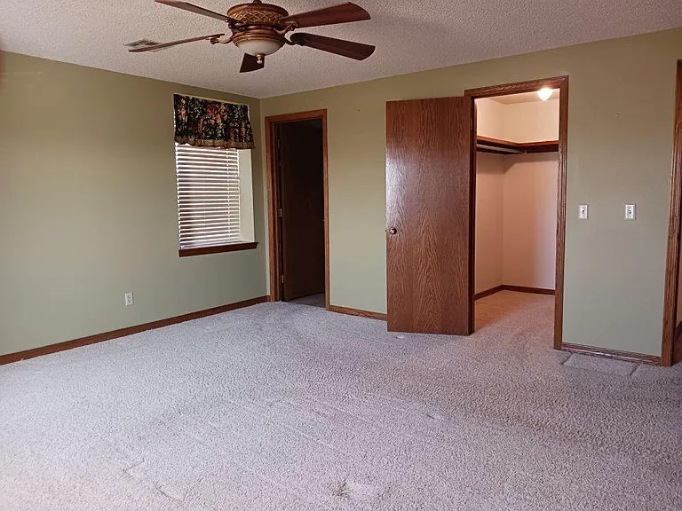 303 N Kansas Ave #403 — Photo 4