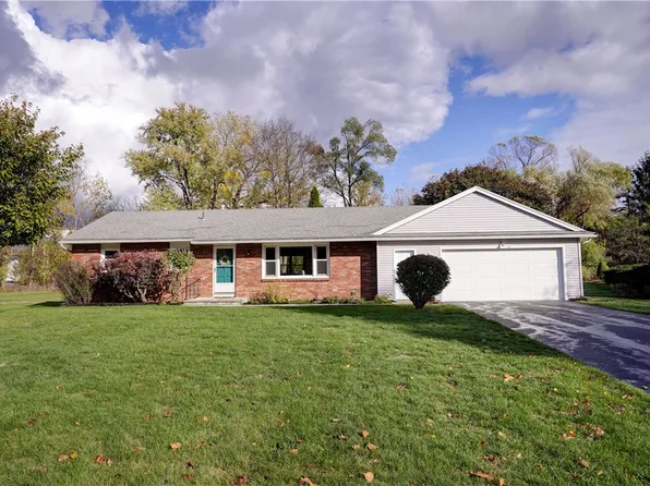 41 Sandle Dr, Fairport, NY 14450