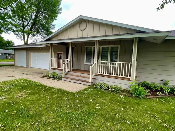 1006 10th St SW, Wadena, MN 56482