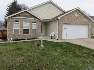 5918 Rosebud Ln, Godfrey, IL 62035