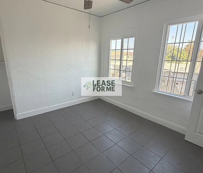 841 W Florence Ave — Photo 10