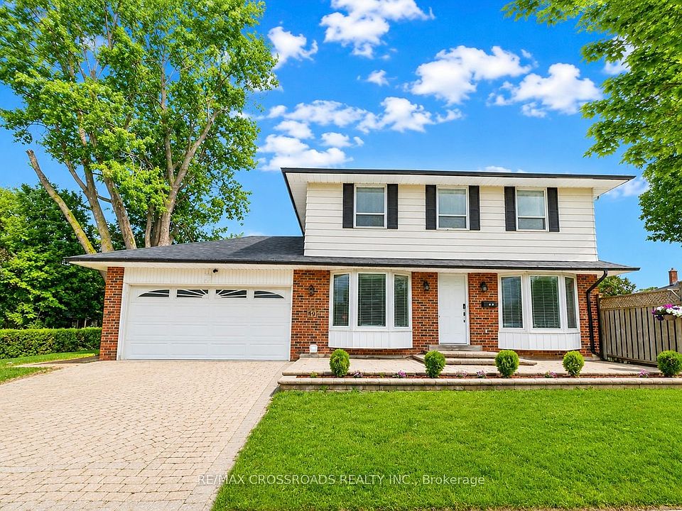 1st image of 49 King Louis Cres
