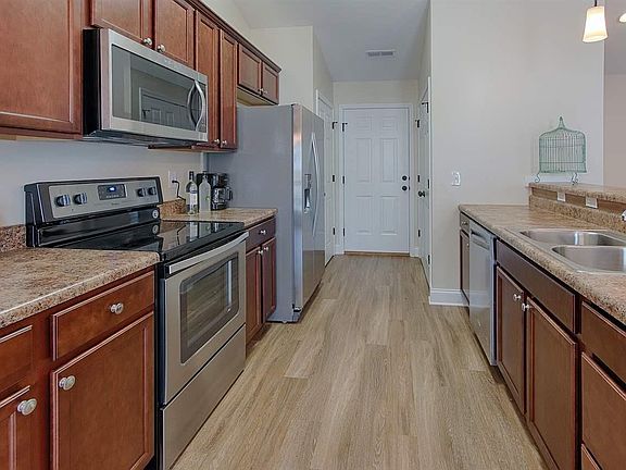 3rd image of 329 Franklin Mdws