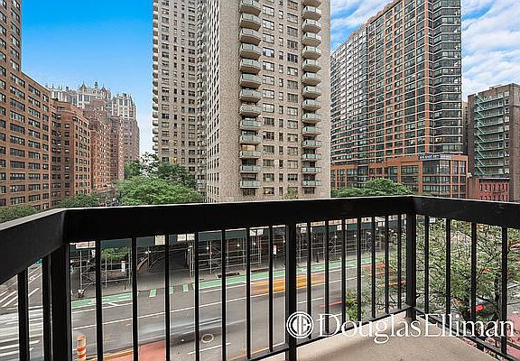 4th image of 250 E 40th St APT 5E