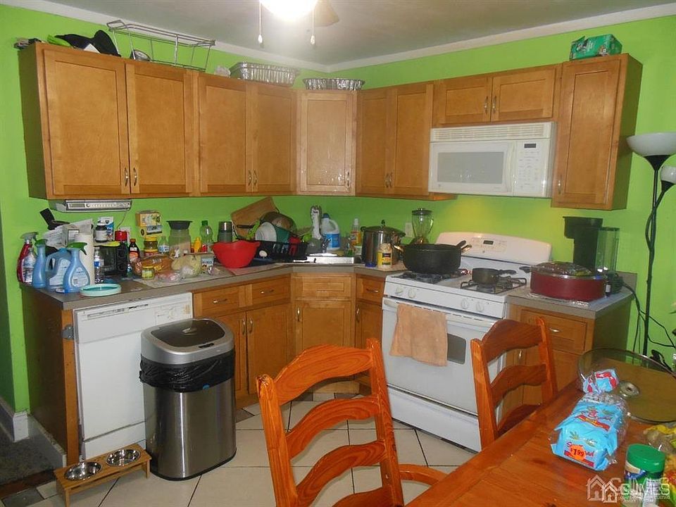 2nd image of 302 Walnut St
