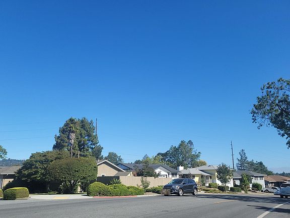 4th image of 902 Alameda De Las Pulgas