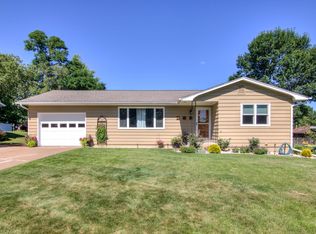 819 Leonard Dr, Eau Claire, WI 54703